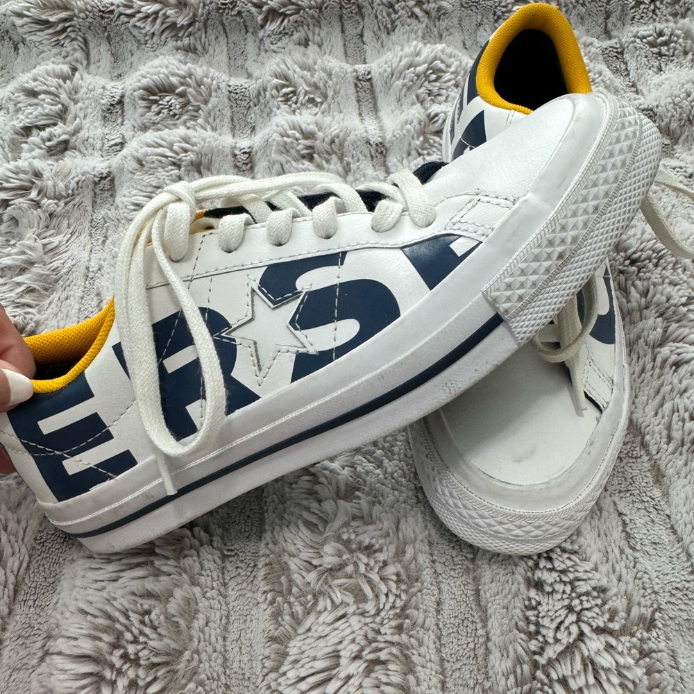 Converse Leather Low tops